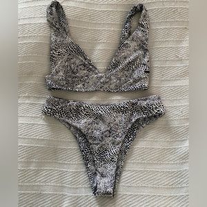 Volcom bikini. Mid-high waist. Very flattering cut. Size small.